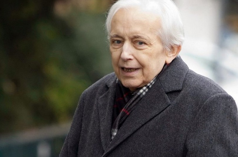 世界上最有钱老头,从不工作,警方进入他的房间发现了十亿