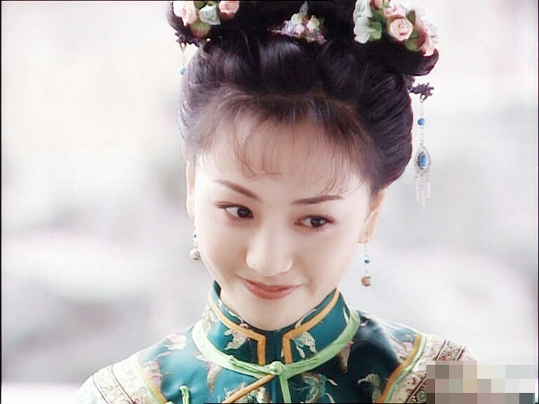 颜值巅峰时期的杨蓉,这清宫装完全不输神仙姐姐刘亦菲!