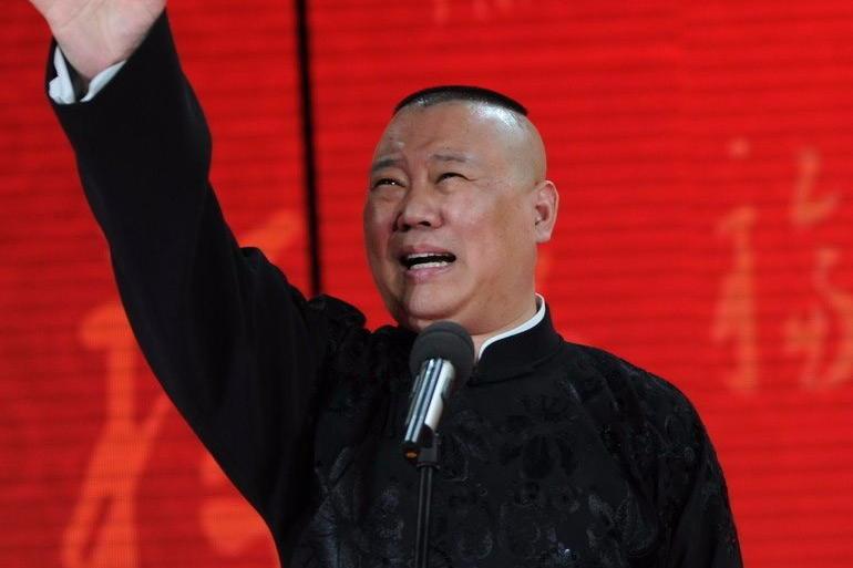 郭德纲和秦岚说相声疑暗讽侯耀华 我可没地儿买包