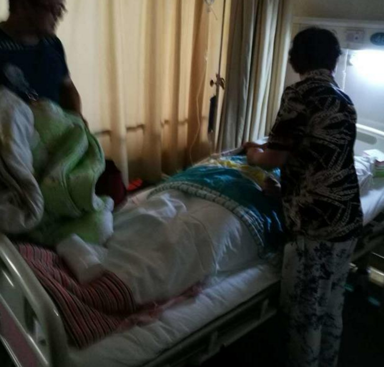 38周孕妇半夜羊水破了误以为漏尿,上个厕所却