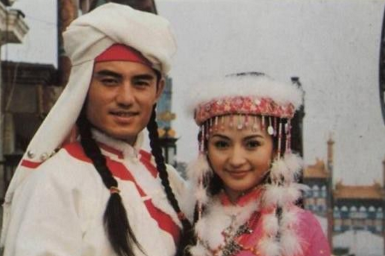 《还珠格格》里,蒙丹和香妃的爱情故事让人惊心动魄,他们和小燕子