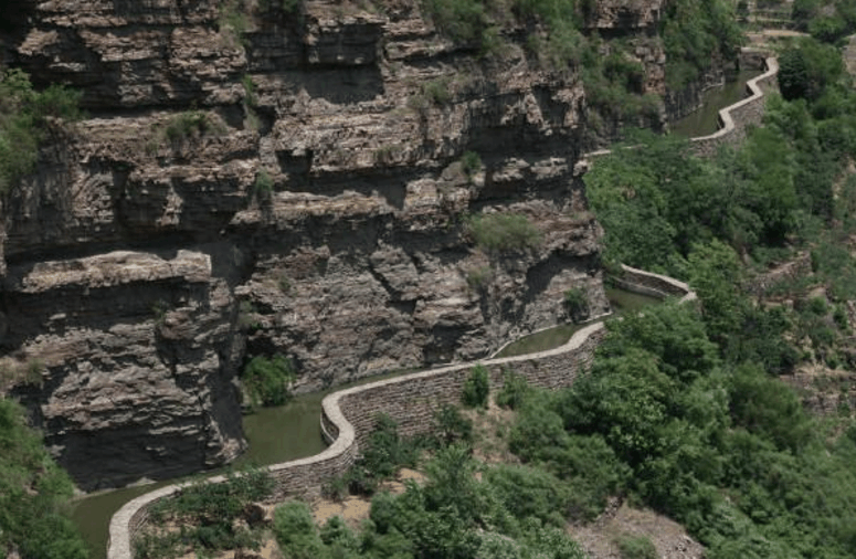 河南林县7万劳动者,用10年凿出1500公里天河,被世人誉为人工天河