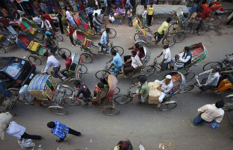 亚洲最落后的国家首都,只有17个公共厕所,到处都是破三轮车