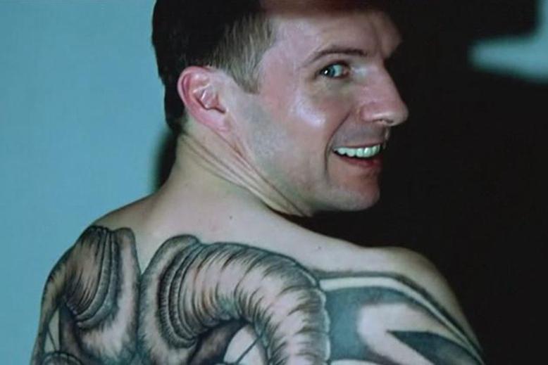 沉默的羔羊第三部,心理变态杀人犯背上的纹身好恐怖