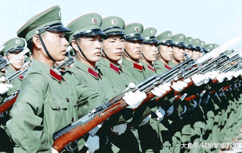 中国军队装备了几十年的刺刀, 为何在90年代逐步取消了?