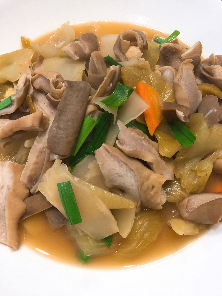 媳妇做的午餐酒香草头酸菜炒肚片清爽解酒总算吃了顿饱饭