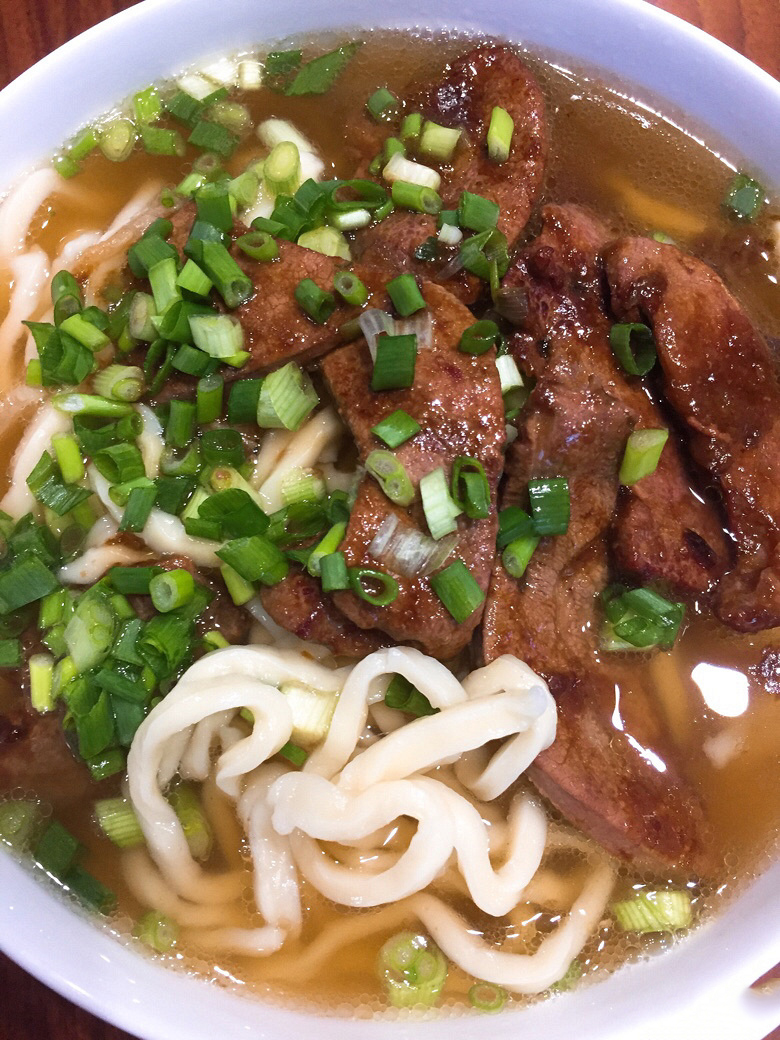 自制晚餐猪肝鸡蛋面,用它压出来的面条筋道爽口,好吃又有营养!|猪肝|