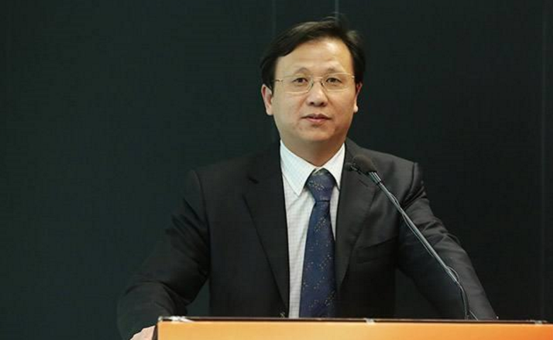 他从香烟中发现商机卯足了劲一年赚一亿如今身价比赵薇要高