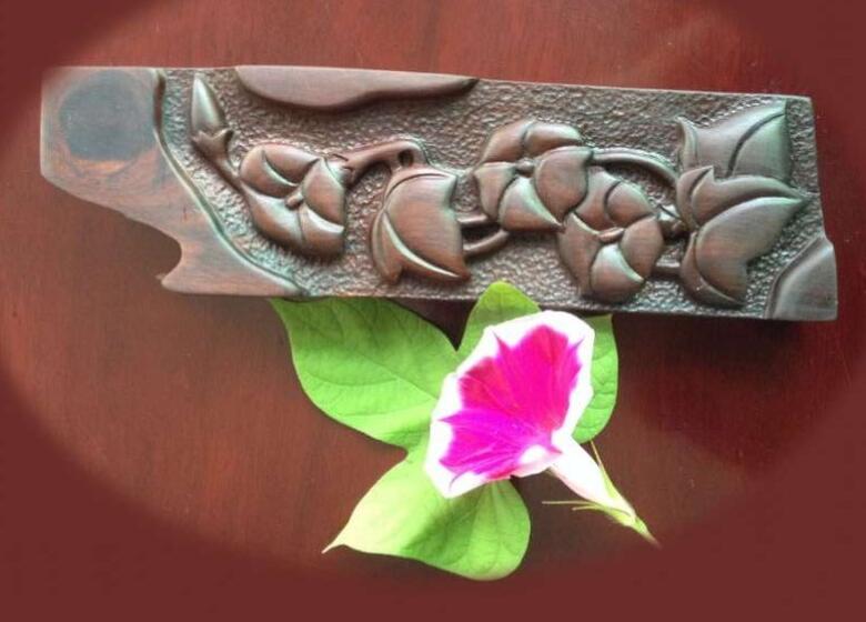 利用酸枝木料手工diy一只牵牛花压方镇纸,既实用又是文玩美器