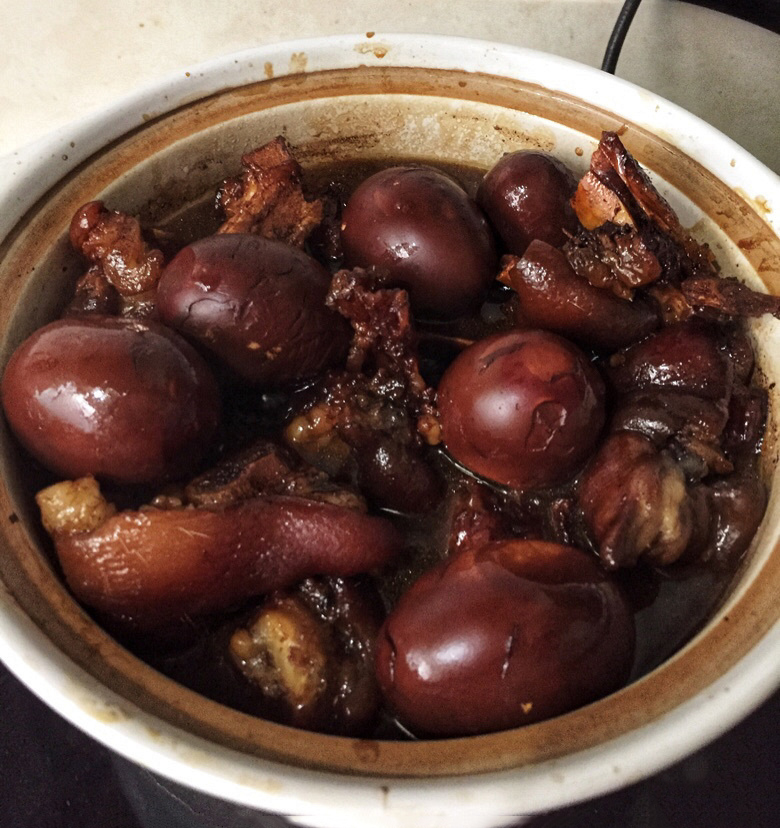 猪脚煲姜醋鸡蛋,冬天来一碗养颜又祛寒,男女老少皆适宜!