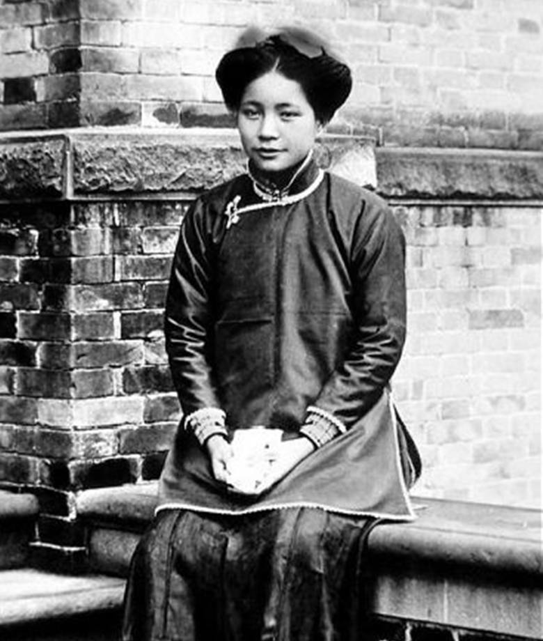 清朝罕见老照片,图1女子长相清秀,最后一张看着让人心酸