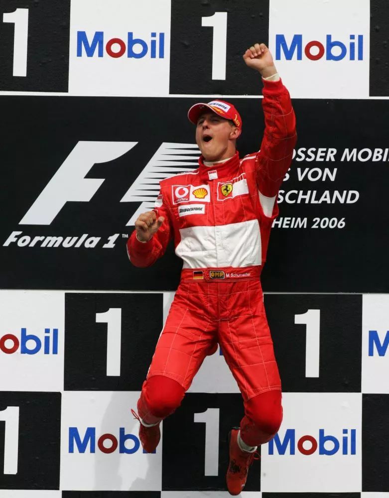 再来说说车王——舒马赫,著名车王迈克尔·舒马赫的父亲为砖匠,也是一