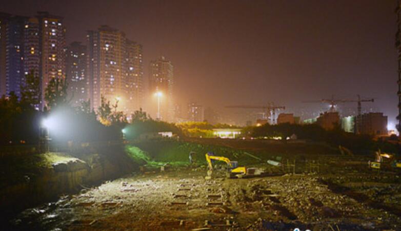 施工工地晚上莫名起了鬼火, 专家看后说你们打扰墓主人了!