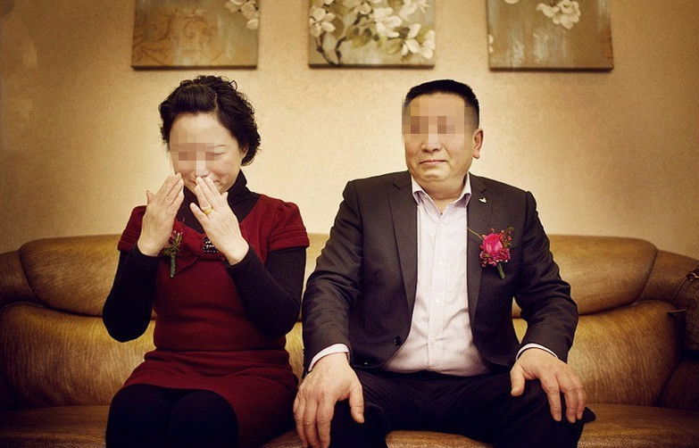 房产属于丈夫的爸爸名下_(夫妻房产都是老公爸爸的名字)