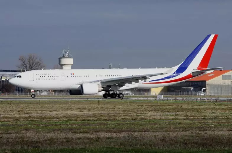 法国总统为什么选择这款飞机做专机?原因很心酸