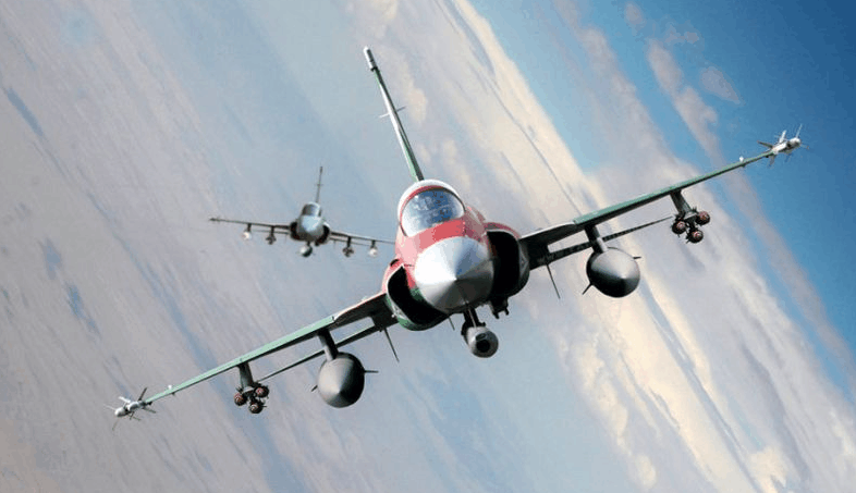 中国枭龙战机到位, 性能超过f15战机, 军迷都扬眉吐气了