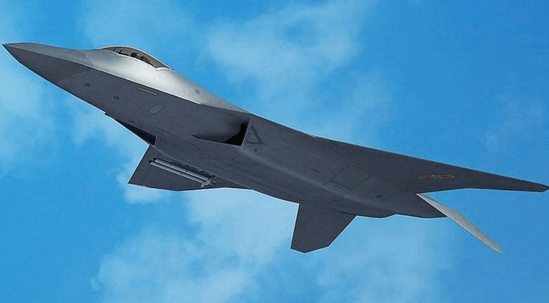 据悉,歼14采用了有自己特色的双垂尾前置鸭翼技术.