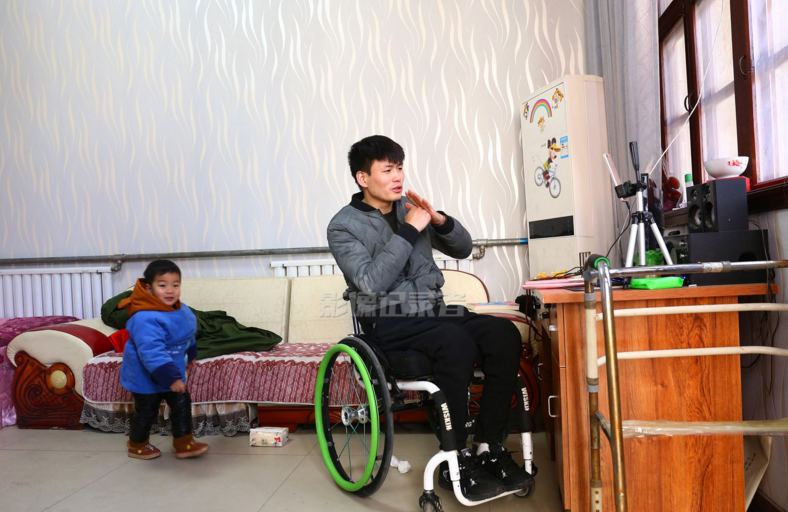 高位截瘫小伙感动7万网友美女粉丝千里追寻结婚不要1分彩礼