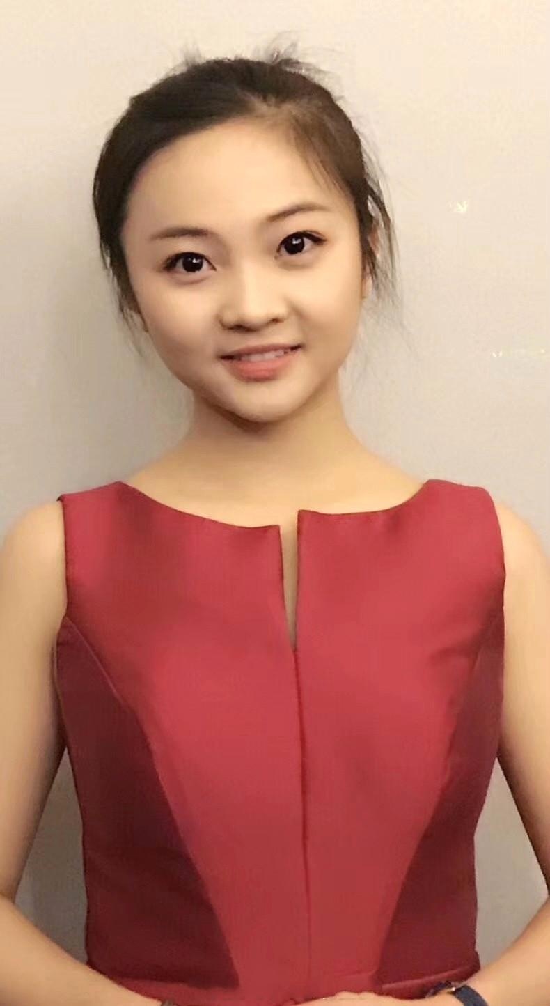 18岁林妙可近照一种邻家有女初长成地惊艳