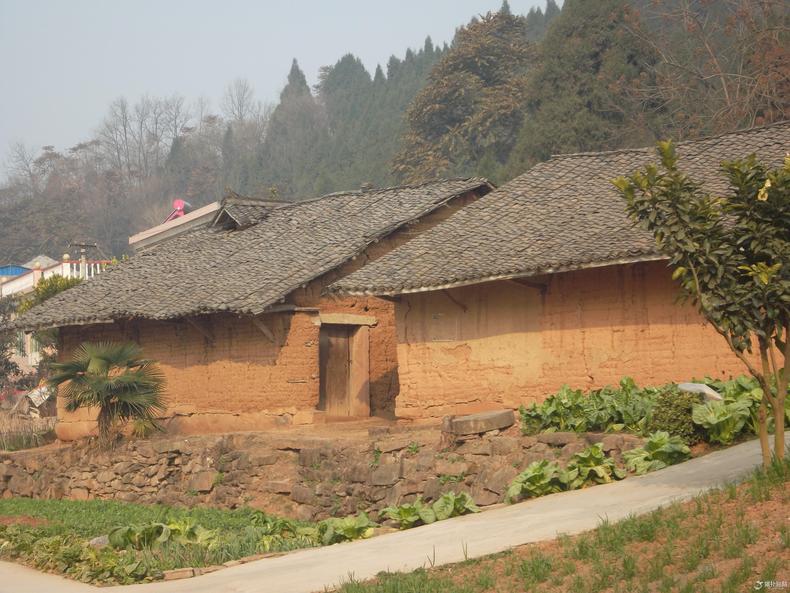 女友一直不肯订婚,发小跟我说了几句话后,我怒扇女友几巴掌