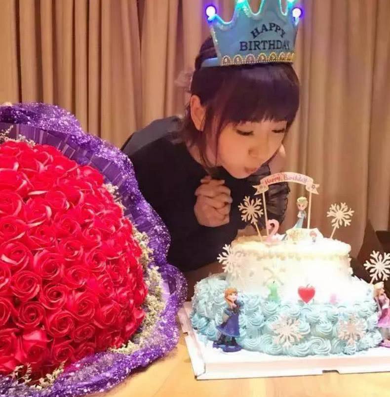 毛晓彤三十岁庆生,人缘极差无人同框合影,怪不得陈翔要找别的姑娘