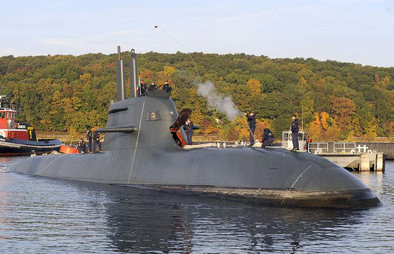 德国自用的潜艇都报废了,还卖给十几国,美国也时常来视察!