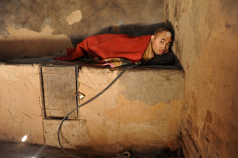 爷爷用铁链锁住孙子,一锁就是22年,背后的真相让人心酸!