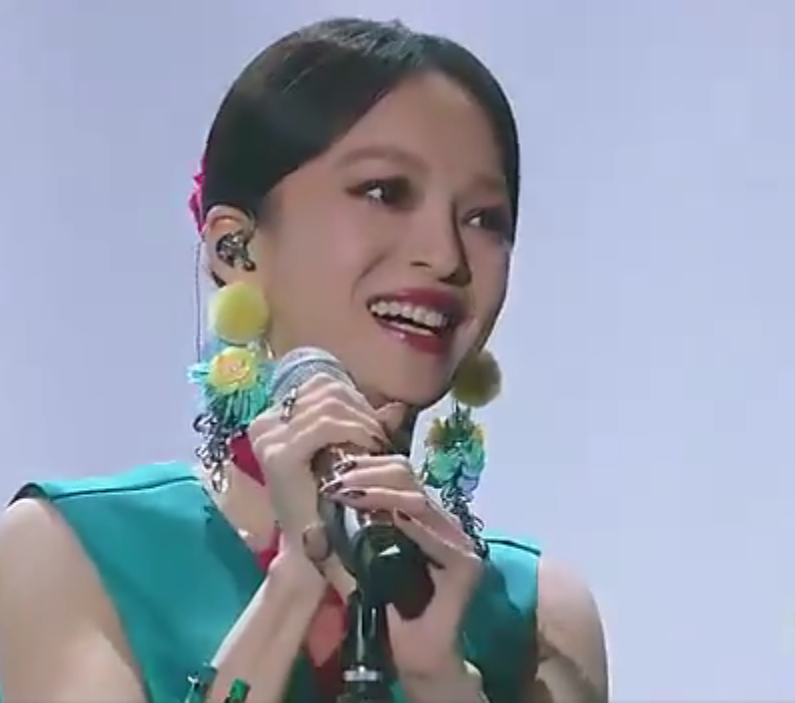 歌手张韶涵串烧西班牙舞曲besamedespacto电眼娃娃一秒魅惑