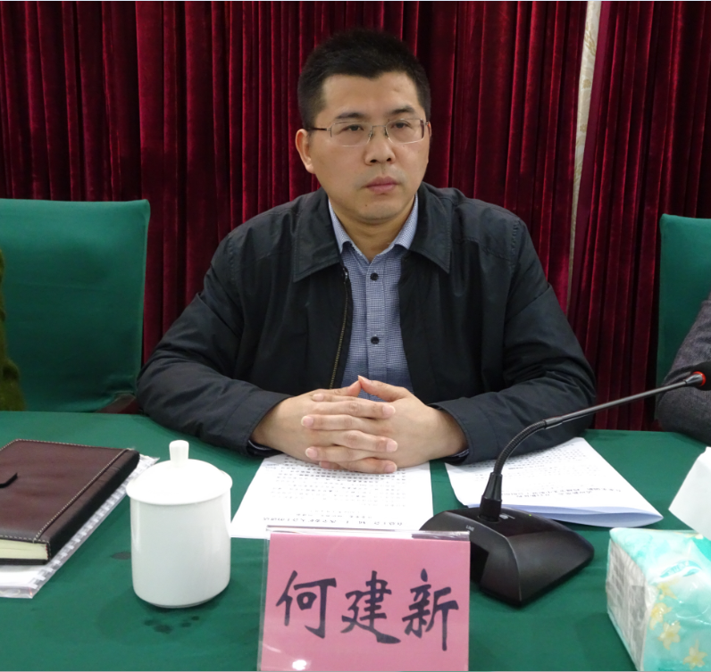 对了哈: 咱们嘉陵这边的区委常委,组织部长何建新也来了哦.