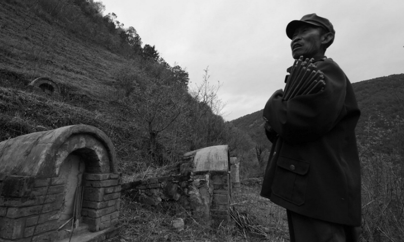 被麻风病洗刷后的村子,如今只剩老人孤苦伶仃与世隔绝