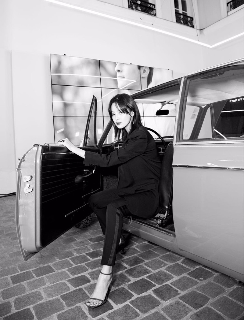 辛芷蕾慵懒大红唇"跨国撩人"