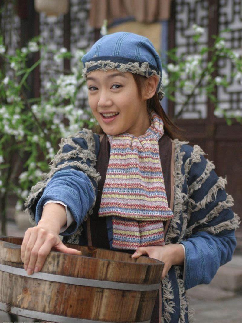 薛佳凝1978年出生于黑龙江哈尔滨,中国内地女演员,毕业于上海戏剧学院