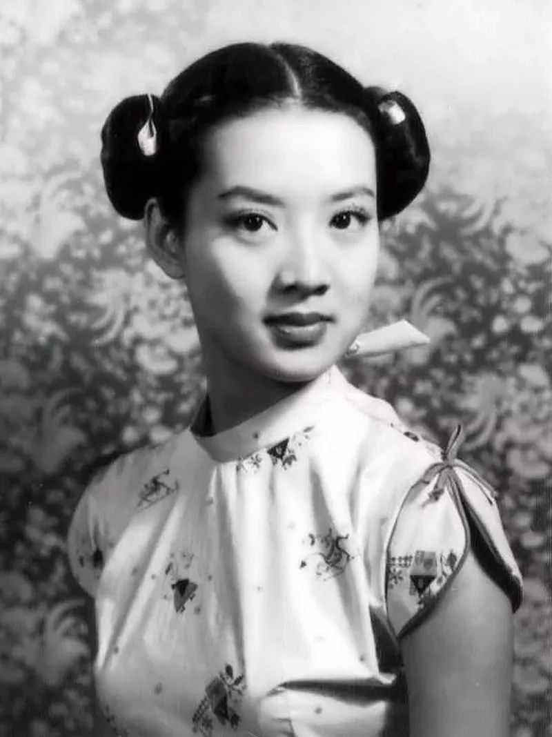 尤敏是一个奇女子,有着出众的气质,对待生活抱以热爱,以温婉典雅的