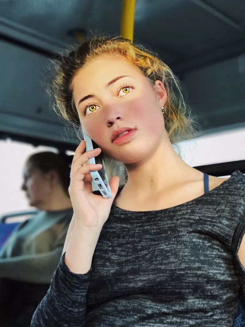 正文  该系列的其中一张曾获得2017年iphone摄影大赛"人物"组一等奖