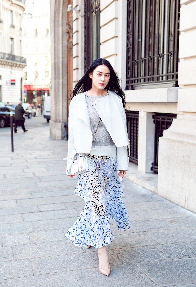 网上公布的张馨予的身高是170cm,在女生中算是非常高的个头了,再加上