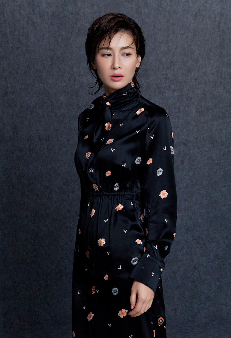 周一围姐弟恋5年的女友被称亮剑女神如今她过着这般生活