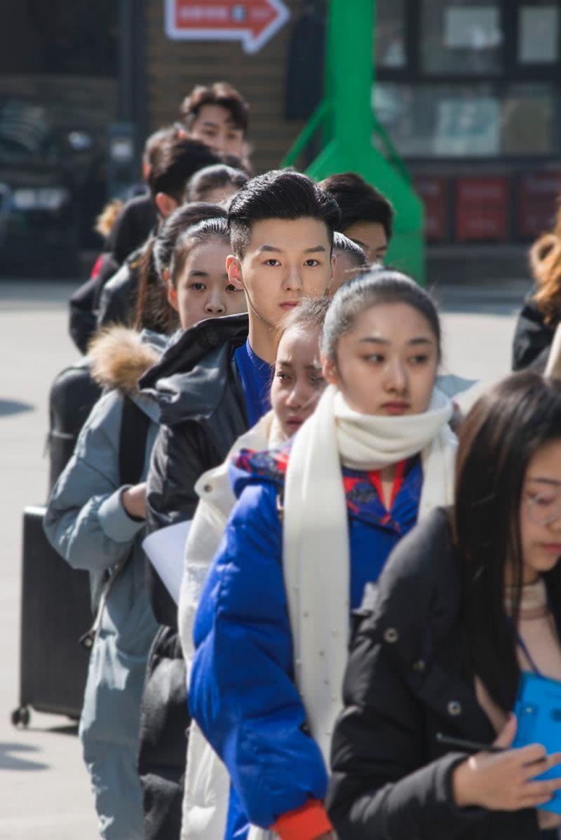 上戏艺考拉开大幕 高颜值00后亮相舞台