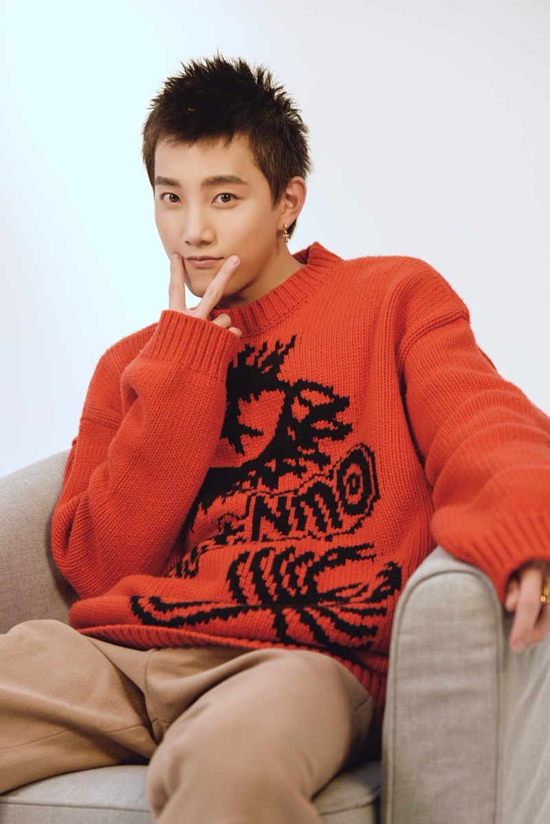 范世錡圣诞写真出炉红毛衣少年温暖治愈