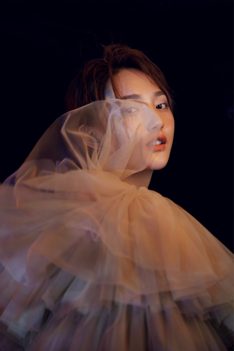 艾晓琪主演《法医秦明之幸存者》 "演技咖" 时尚"icon"上线