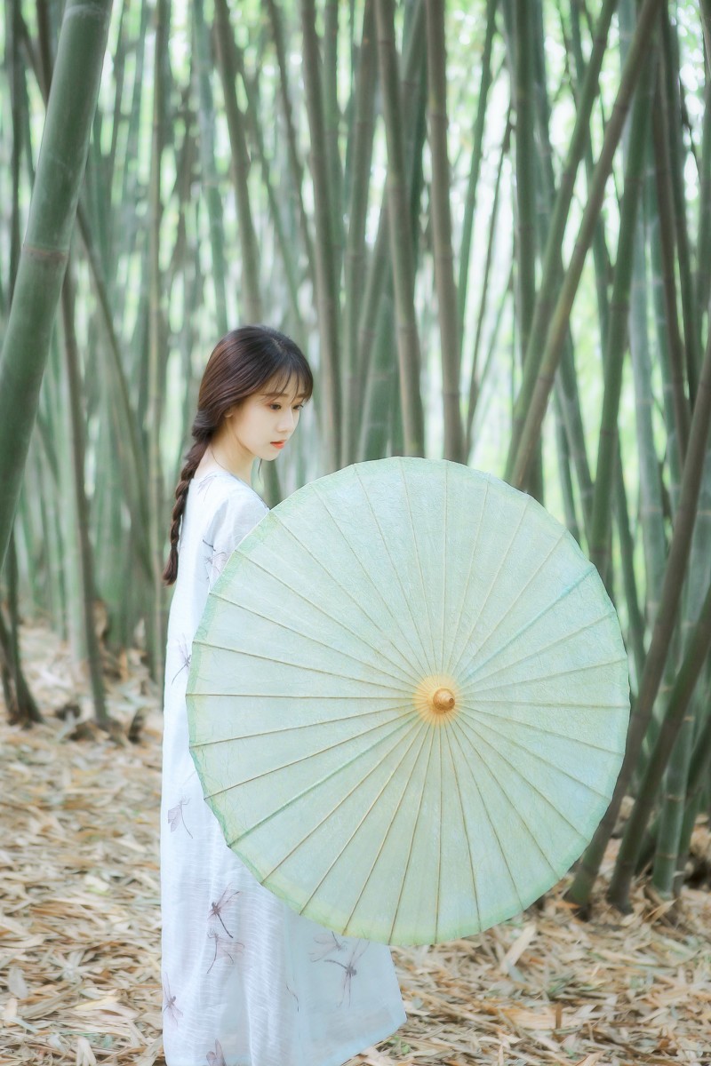 唯美竹林中的古风美女清新养眼写真