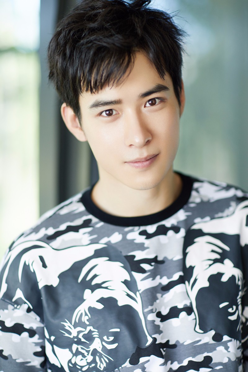 吴昊泽曝运动风大片 潮酷有范尽显少年本色