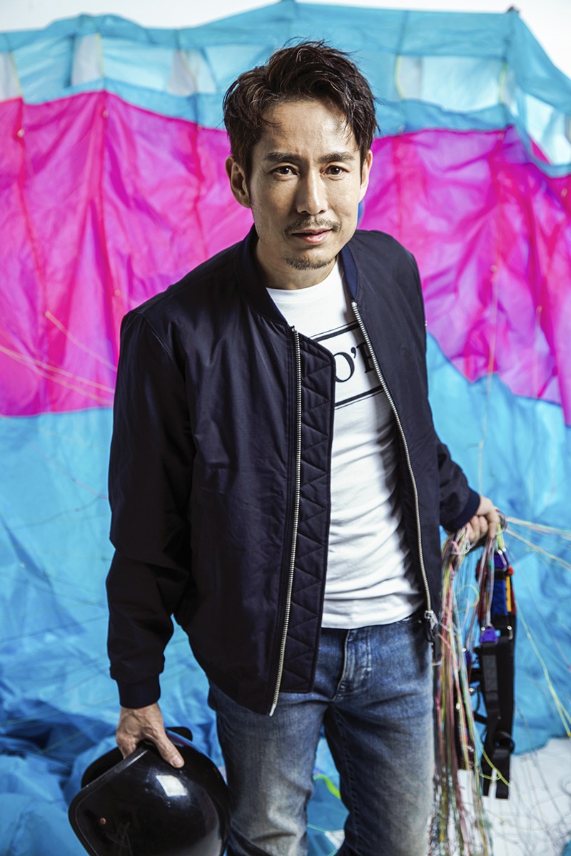 日前,内地实力派男演员成泰燊曝光了一组最新运动风写真大片.