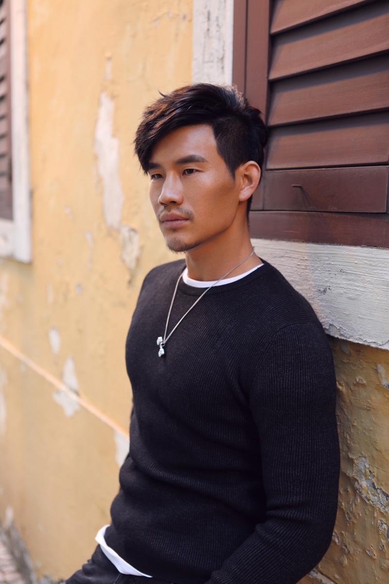 谢孟伟街拍硬照 中国硬汉变"型"走的衣架