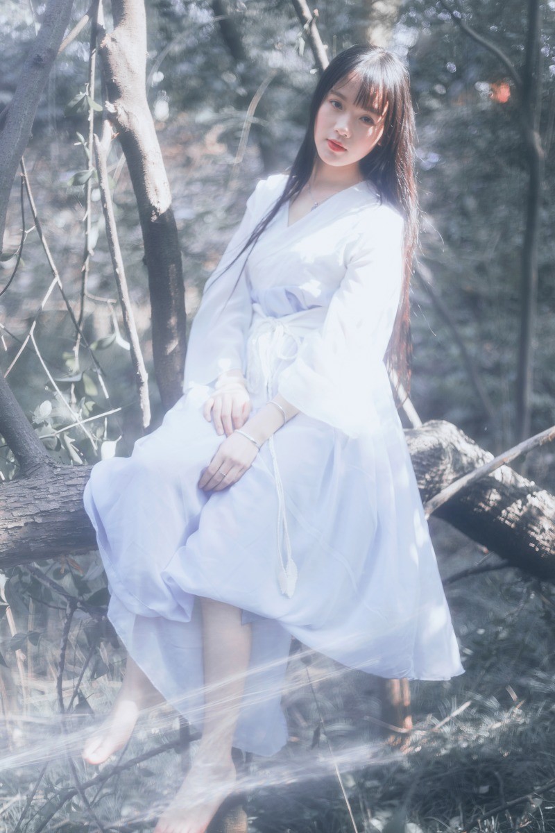 长发飘飘美女图片 气质出尘如精灵外拍