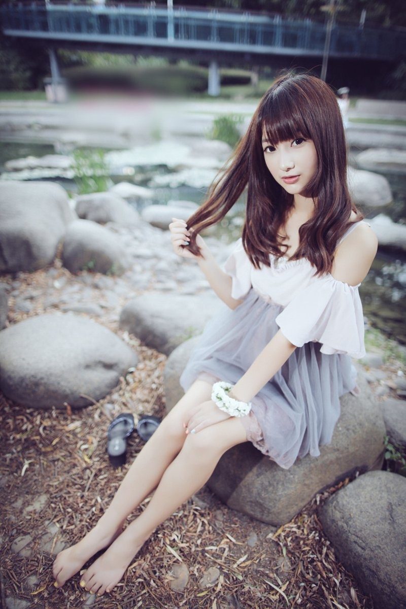 中国图库tukuchina @微相册 67676767公园里气质少女养眼