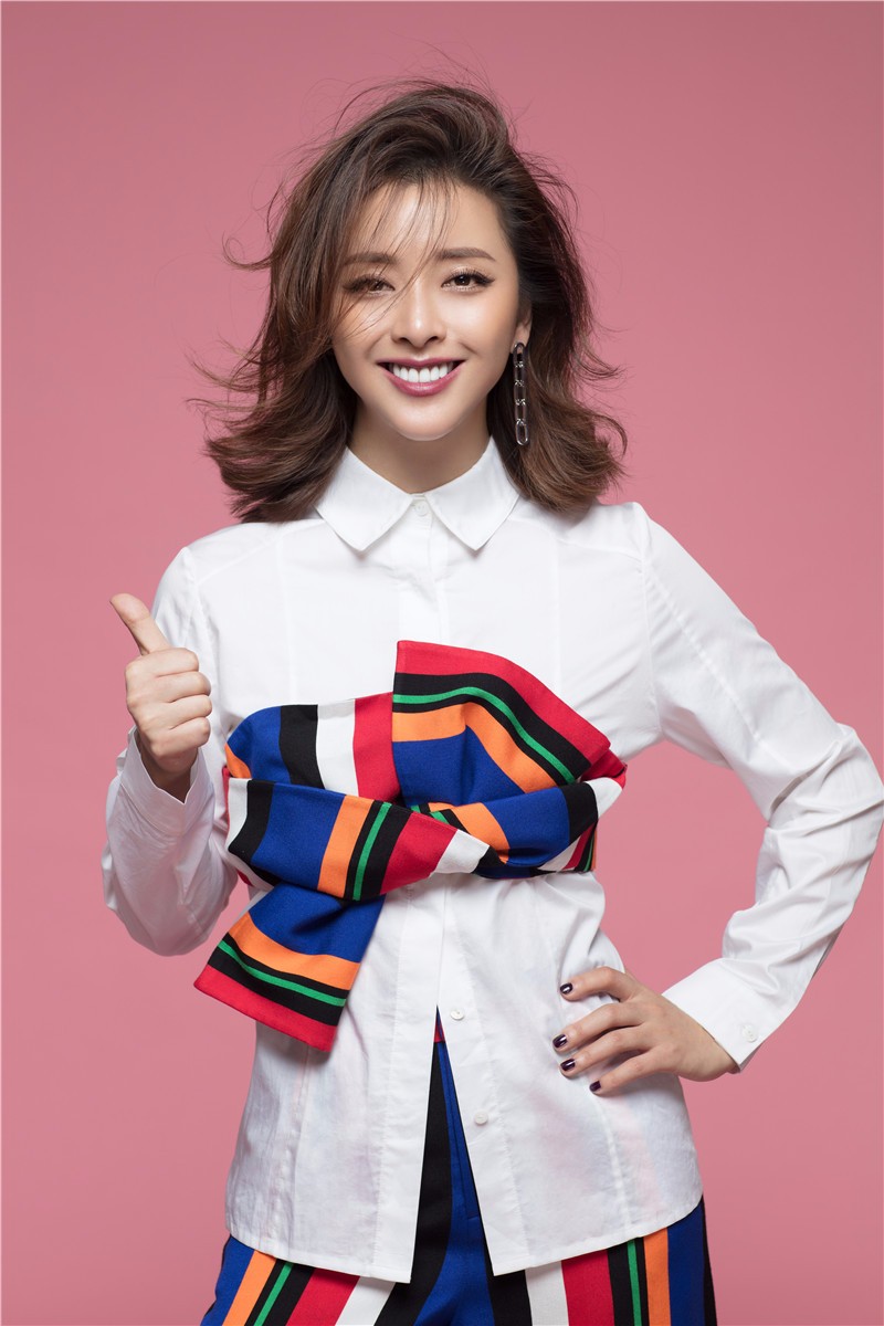 黄小蕾"彩虹系"写真曝光 点燃春之活力