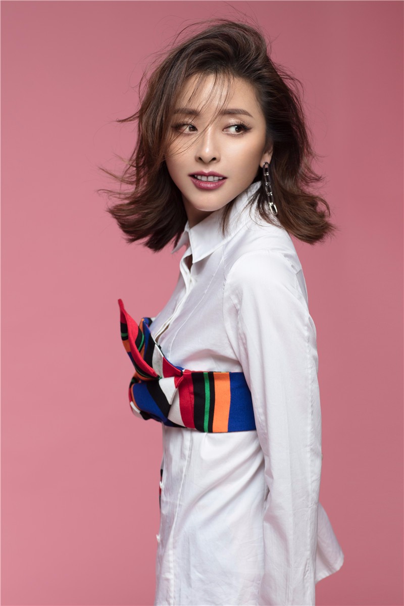 黄小蕾"彩虹系"写真曝光 点燃春之活力