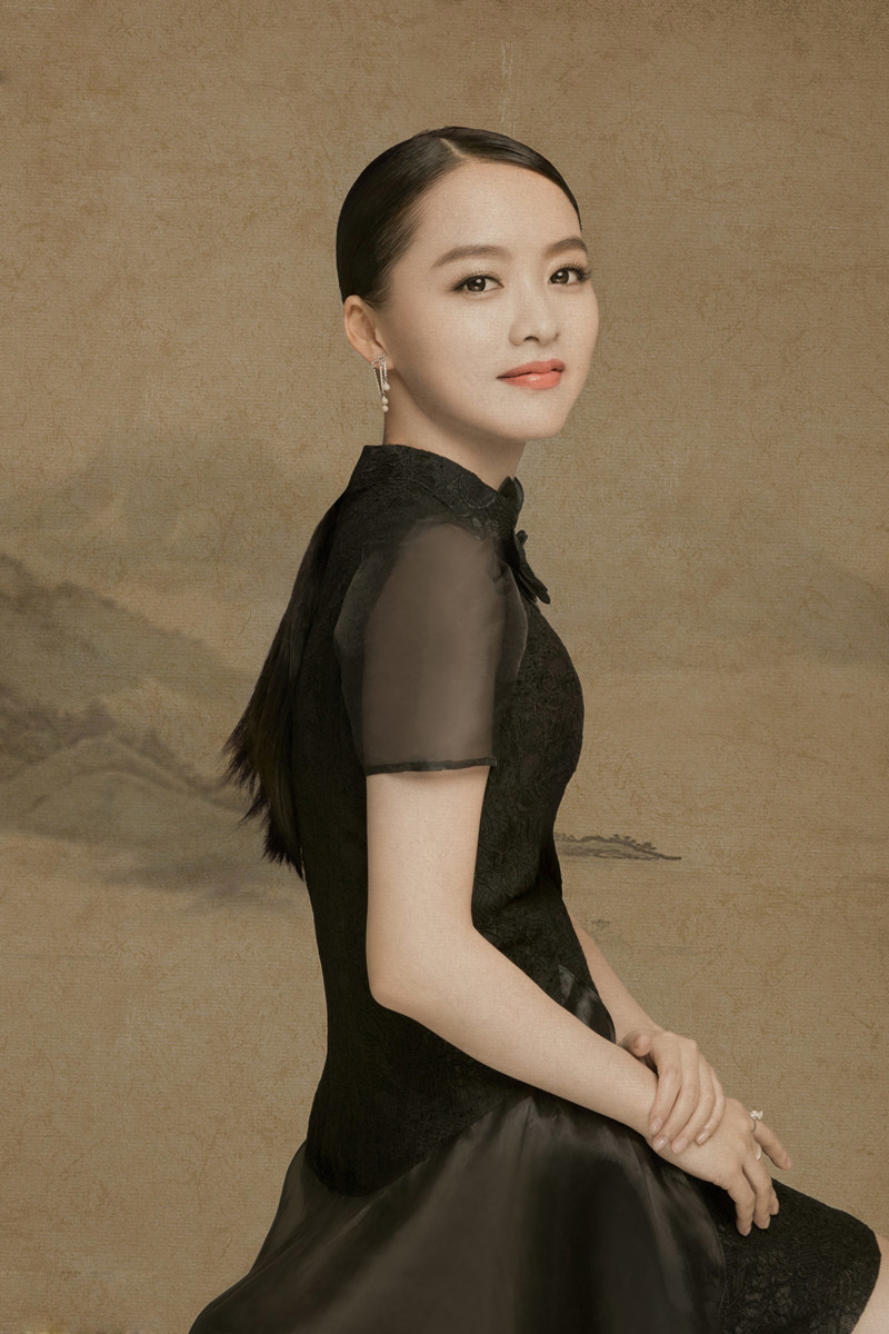 氧气女神余心恬一组春意盎然的写真美图柔中带刚发挥的淋漓尽致