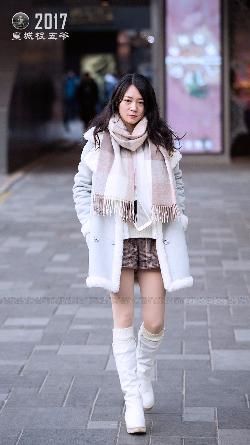 冬季北京街拍:有人说三里屯是个可以拍照臭美的好地方