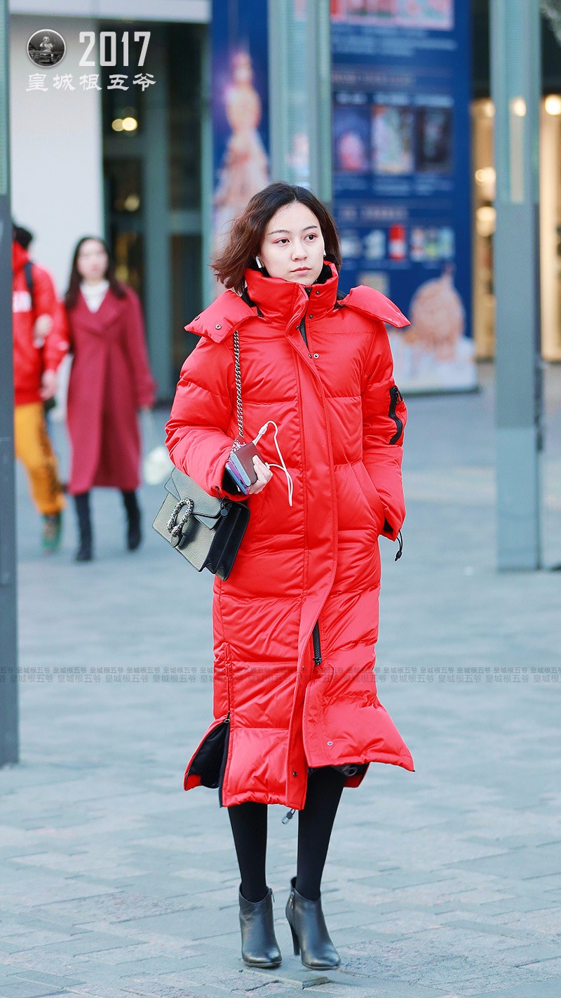 冬至北京街拍:数九时节的时髦潮妞 冬季日常穿搭|皮草|街拍|羽绒服